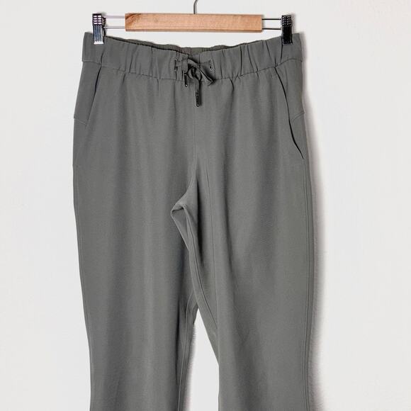 Lululemon On the Fly Crop *Woven 23" In Carbon Dust
Women's size 6 relaxed fit - Picture 5 of 16